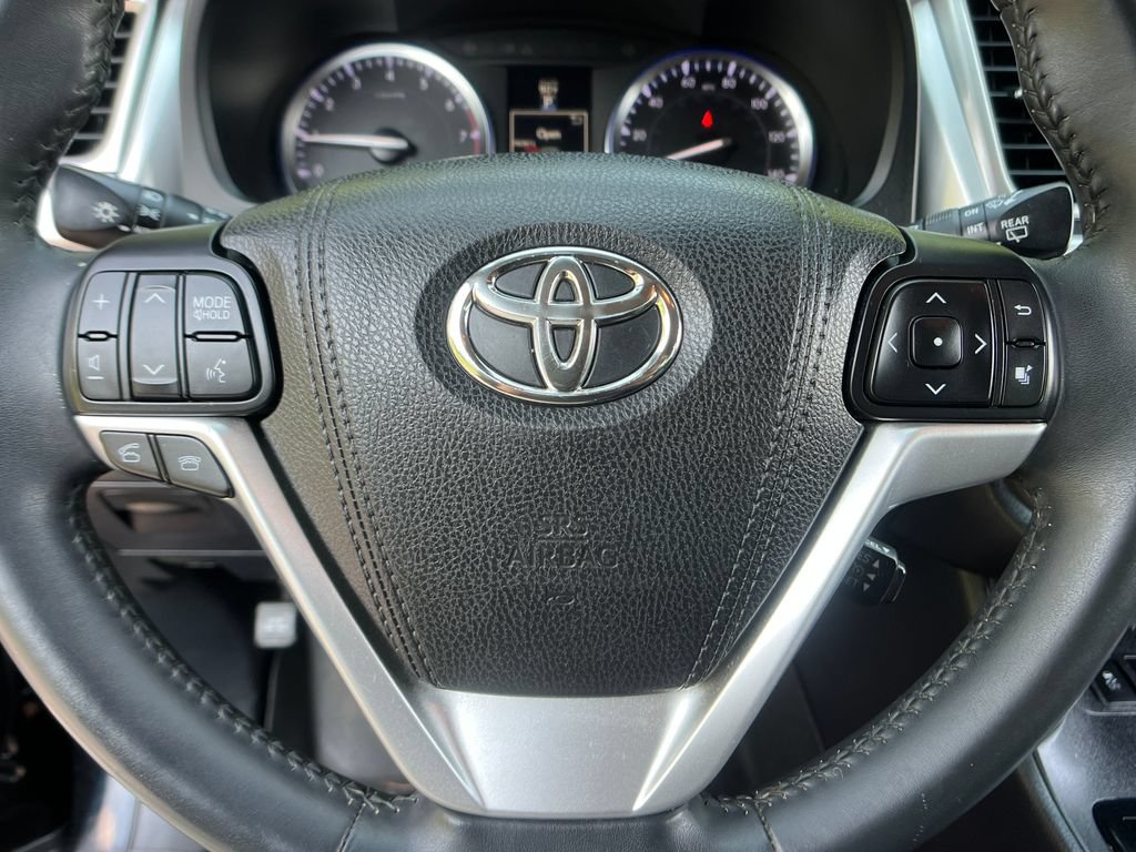 Used 2016 Toyota Highlander XLE AWD/4WD image 14