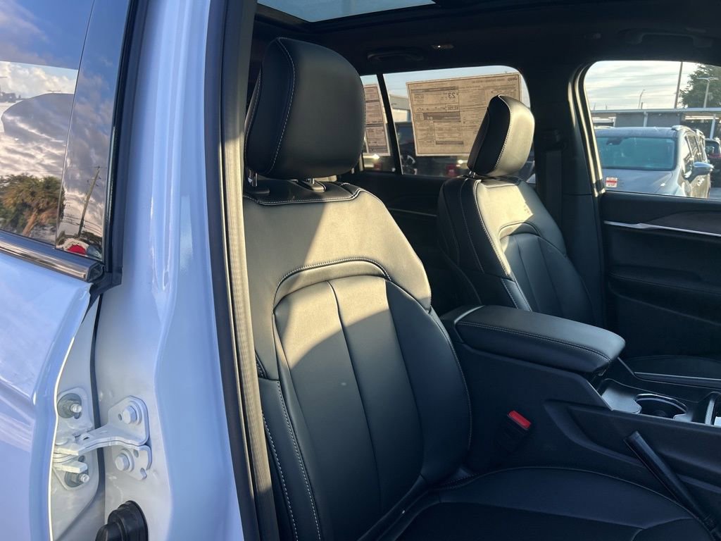 New 2026 Jeep Grand Cherokee Limited w/ Limited Altitude Package image 24