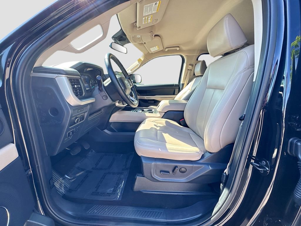 Used 2024 Ford Expedition XLT image 26