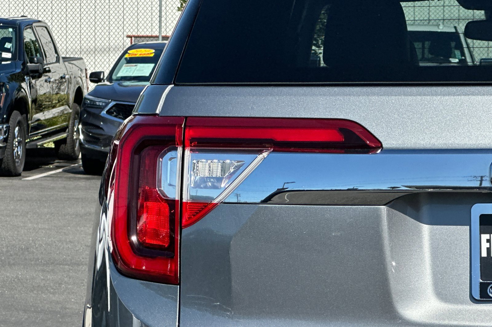 Used 2023 GMC Acadia SLT image 52