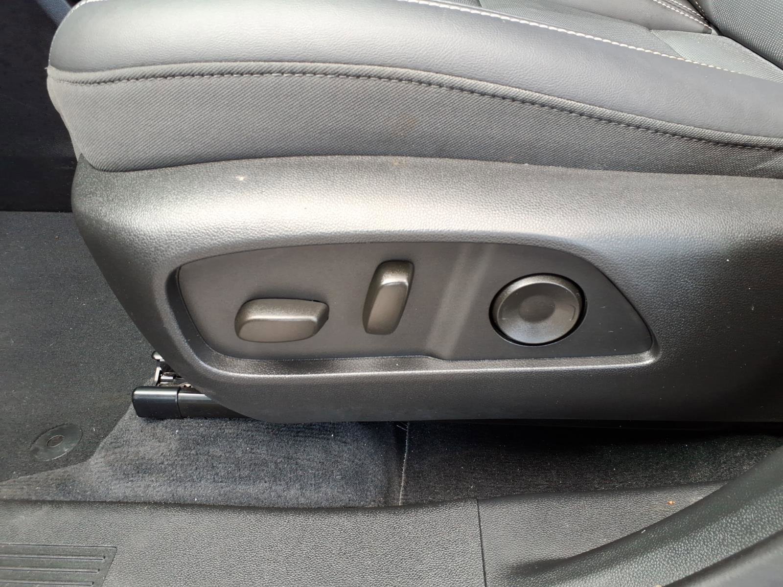 Certified 2025 GMC Terrain Elevation w/ Elevation Premium Package image 9