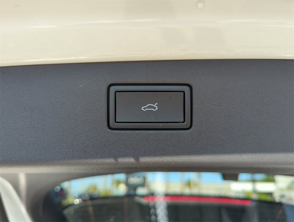 New 2026 Volkswagen Tiguan SE R-Line image 17