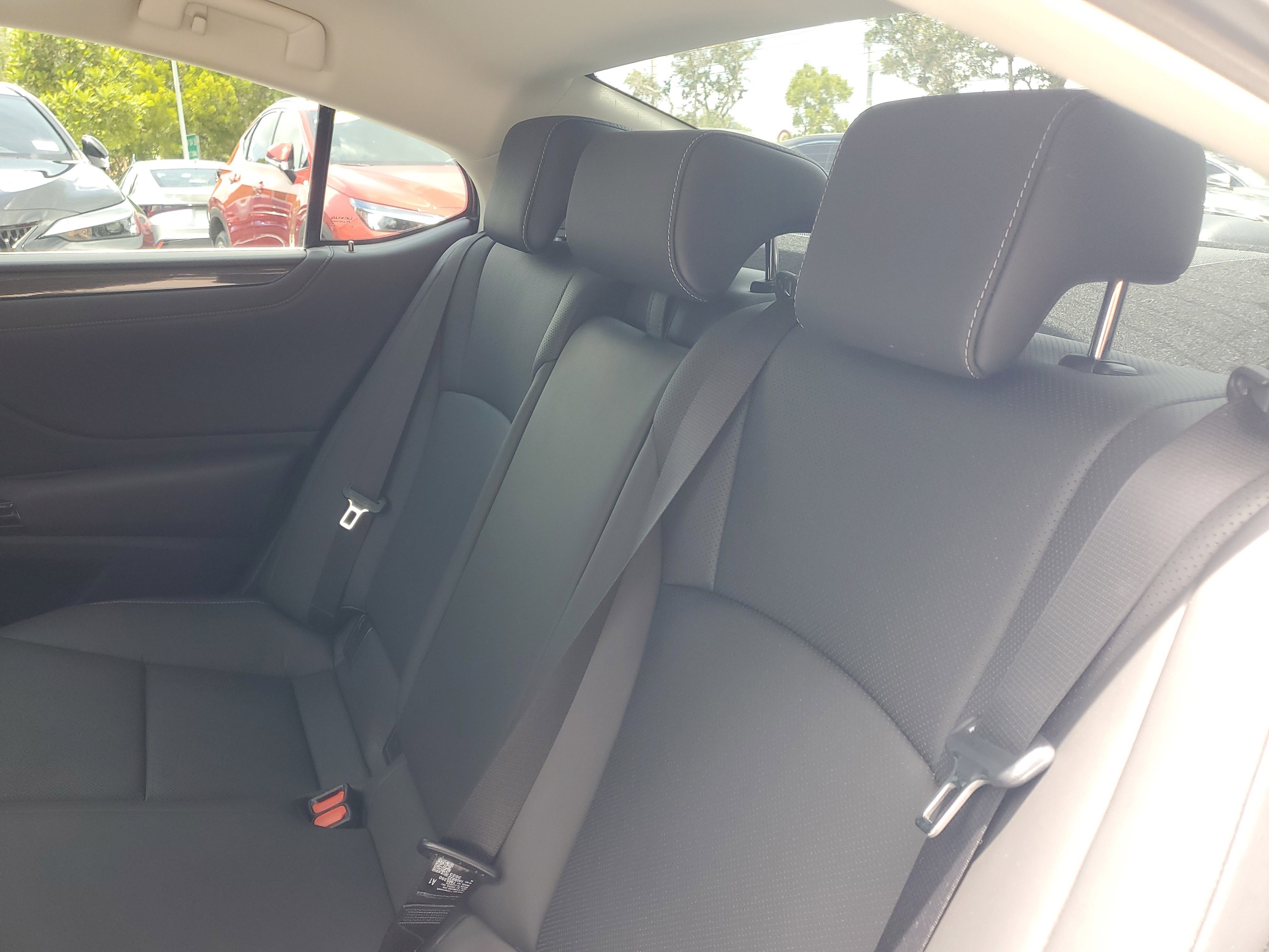 Certified 2023 Lexus ES 350 w/ Accessory Package (Z2) FWD image 12