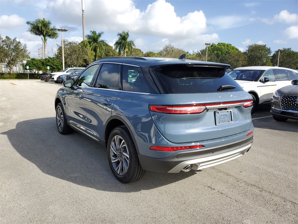 New 2026 Lincoln Corsair Premiere image 3