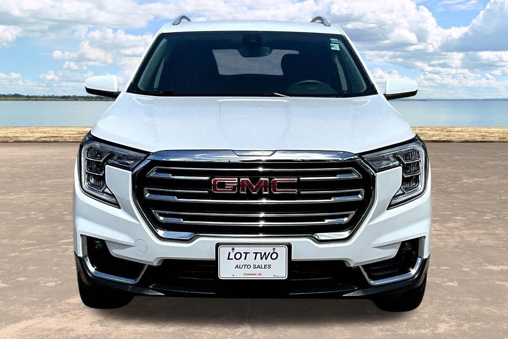 Used 2024 GMC Terrain SLT w/ Infotainment Package II AWD/4WD image 2