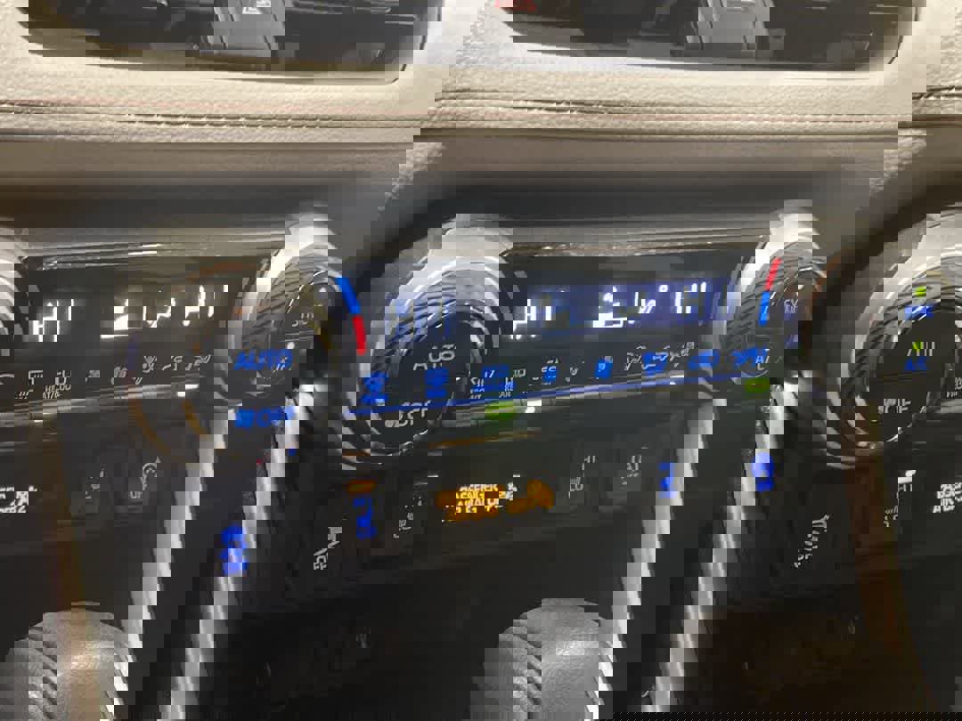 Used 2021 Toyota RAV4 XLE w/ Convenience Package image 18