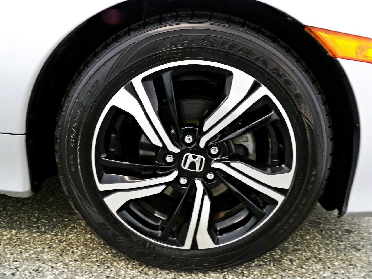 Used 2016 Honda Civic Touring image 22