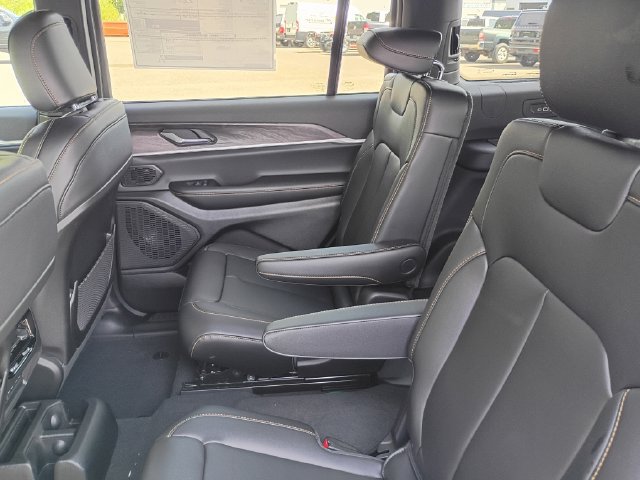 Used 2026 Jeep Grand Cherokee L Limited AWD/4WD image 19