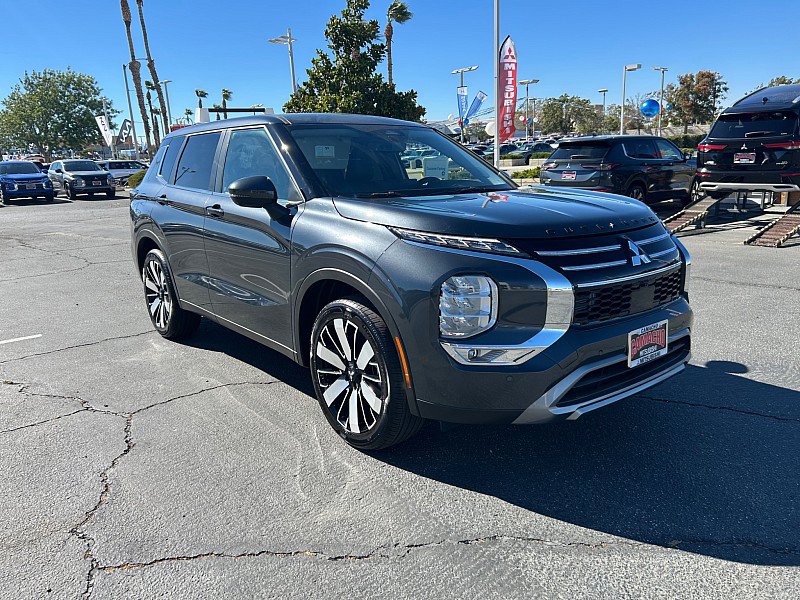 New 2026 Mitsubishi Outlander SE FWD image 1