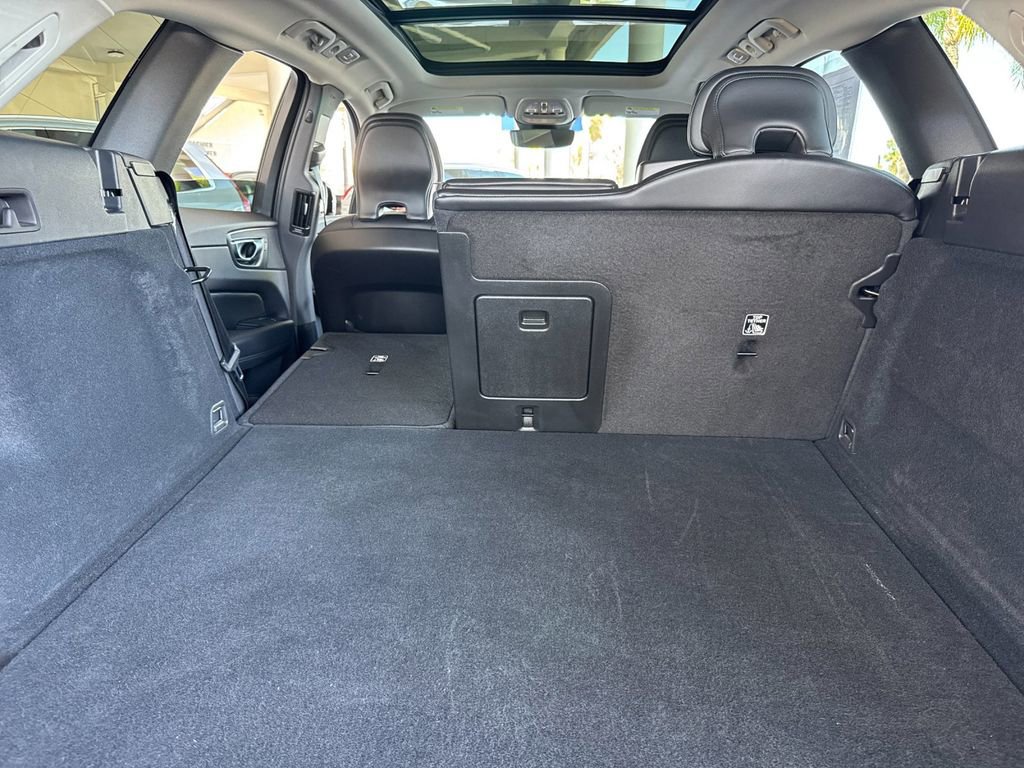 Certified 2025 Volvo XC60 B5 Core AWD/4WD image 14