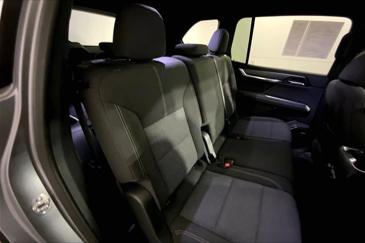 Used 2025 GMC Acadia Elevation AWD/4WD image 23