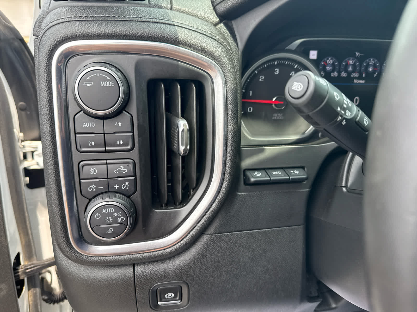 Certified 2020 Chevrolet Silverado 2500 LTZ w/ LTZ Premium Package AWD/4WD image 14