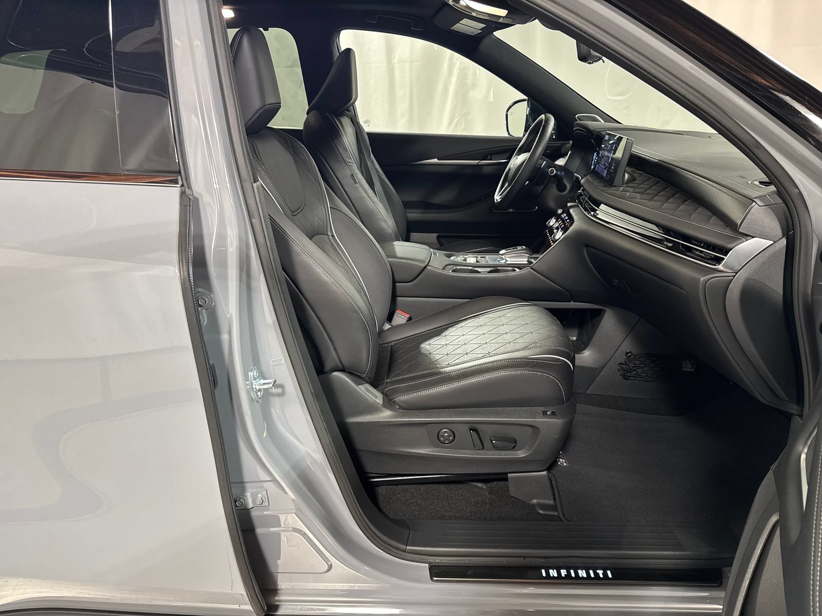 Certified 2025 INFINITI QX60 Autograph w/ Cargo Package AWD/4WD image 59
