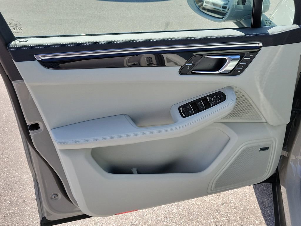 New 2026 Porsche Macan image 23