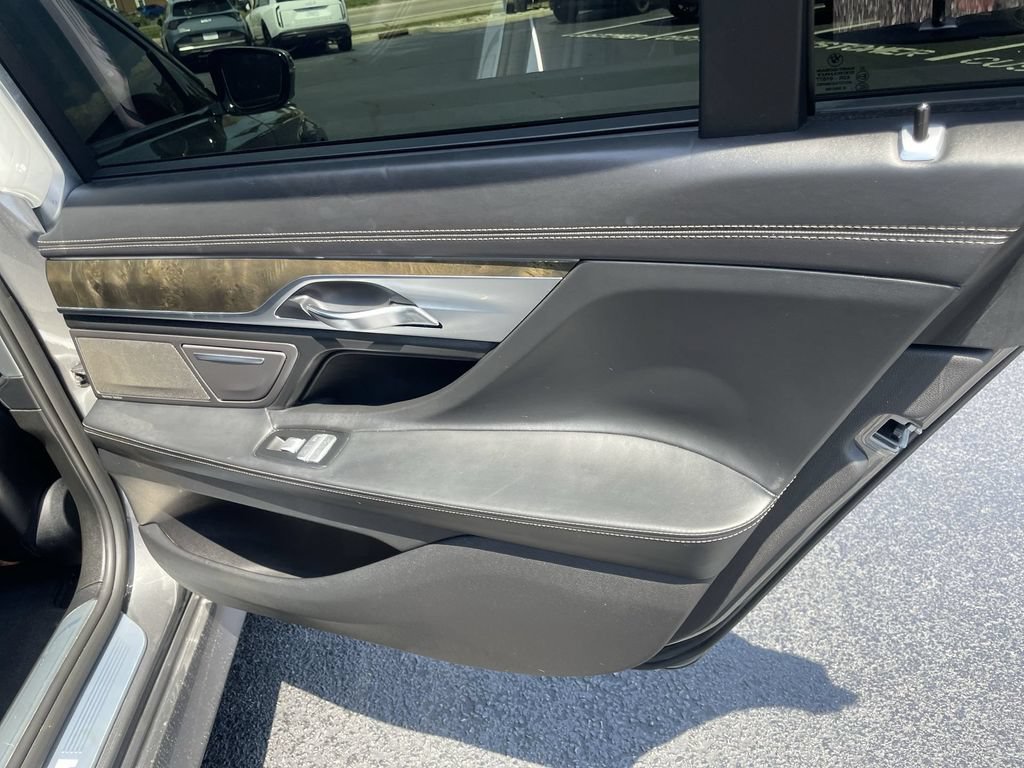 Used 2016 BMW 750i RWD image 23