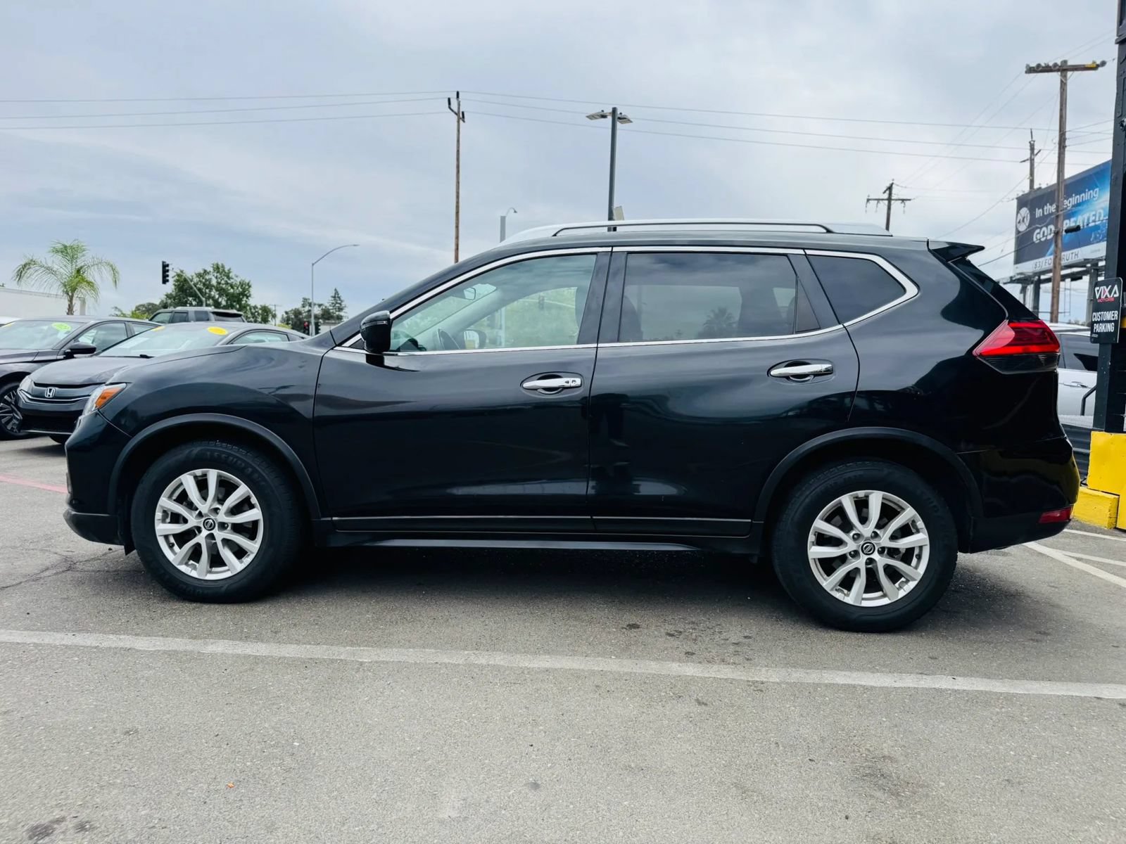 Used 2017 Nissan Rogue SV FWD image 8