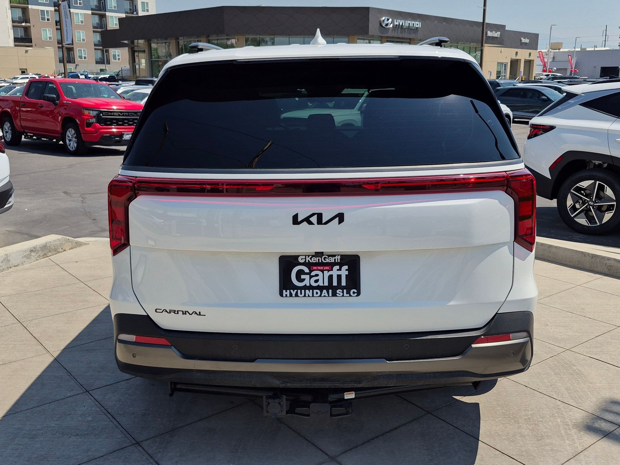 Used 2025 Kia Carnival SX w/ SX Dark Edition Package FWD image 5