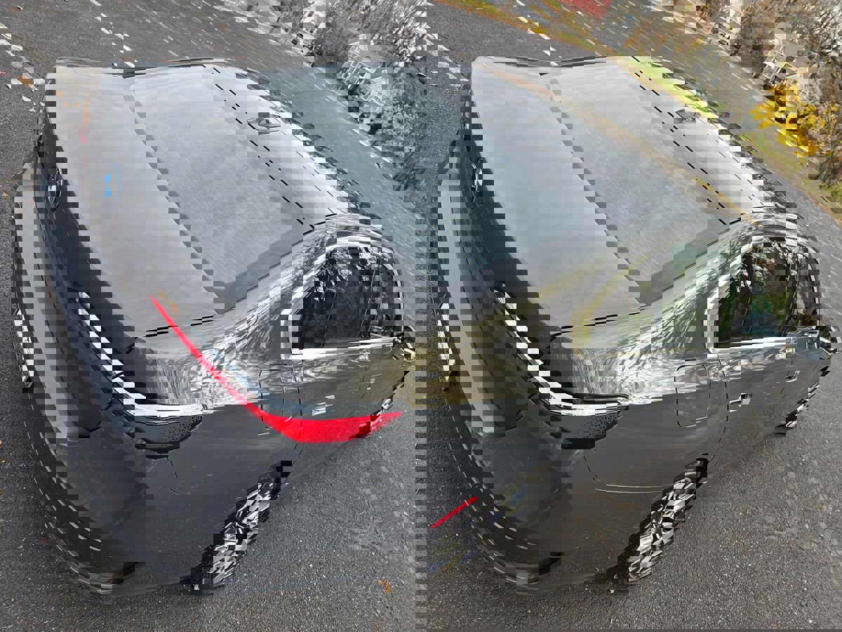 Used 2024 BMW i7 xDrive60 w/ Executive Package image 93