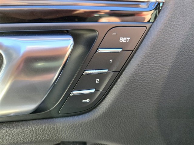 Used 2022 Porsche Macan image 18
