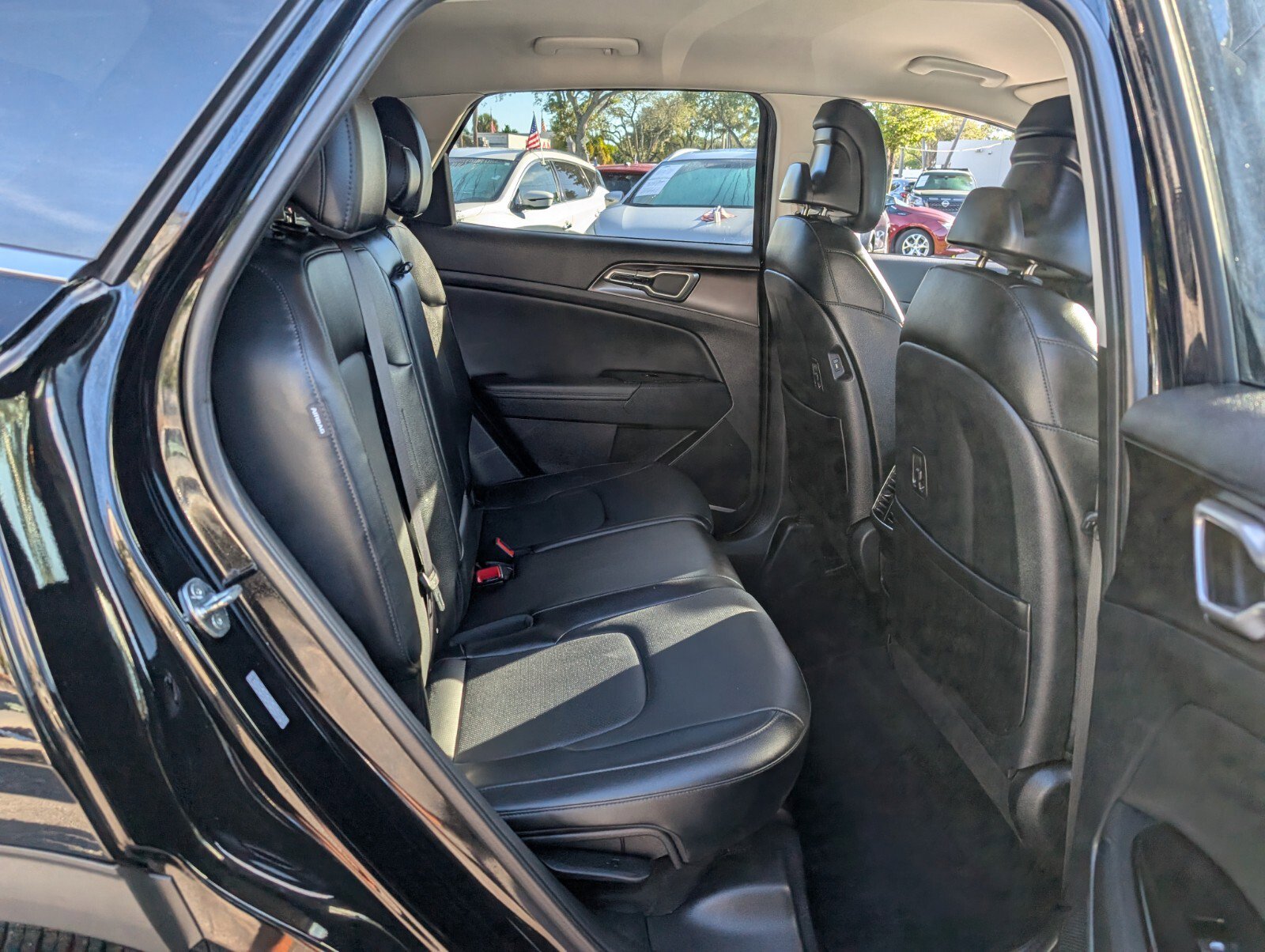 Used 2025 Kia Sportage EX image 16