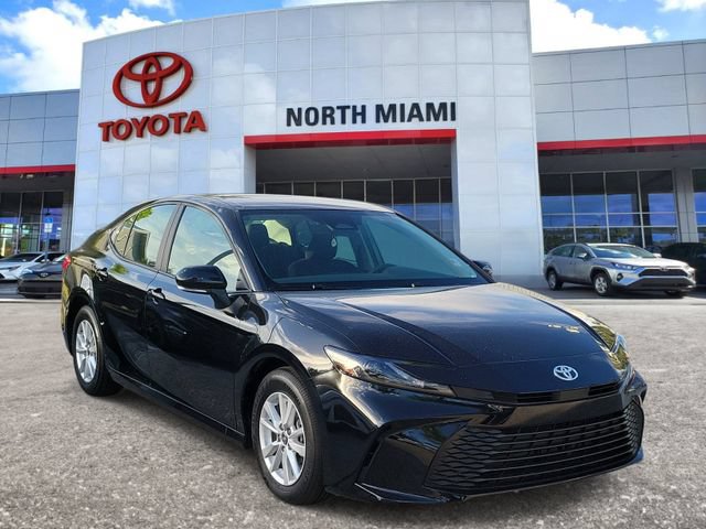 Used 2025 Toyota Camry LE w/ Convenience Package FWD image 1