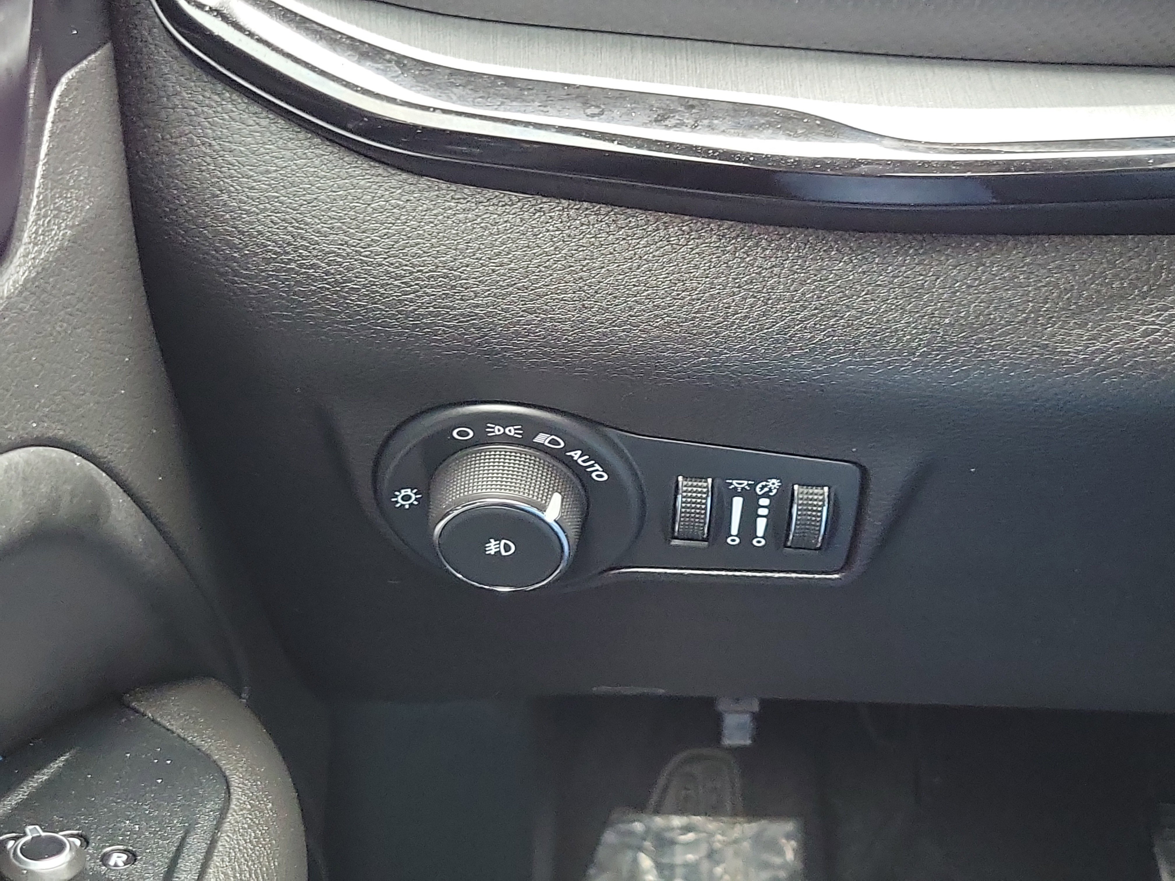 Used 2025 Jeep Compass Limited w/ High Altitude Package image 10