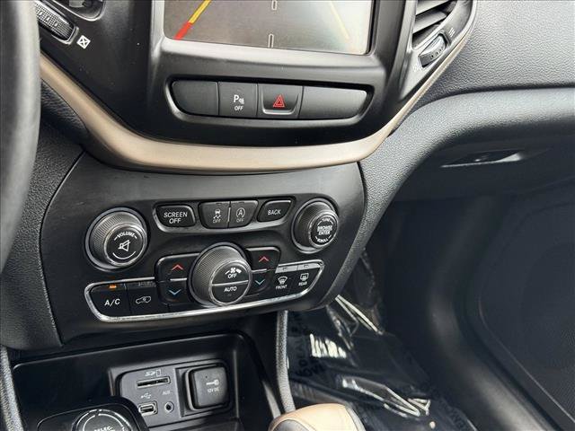 Used 2018 Jeep Cherokee Limited AWD/4WD image 16