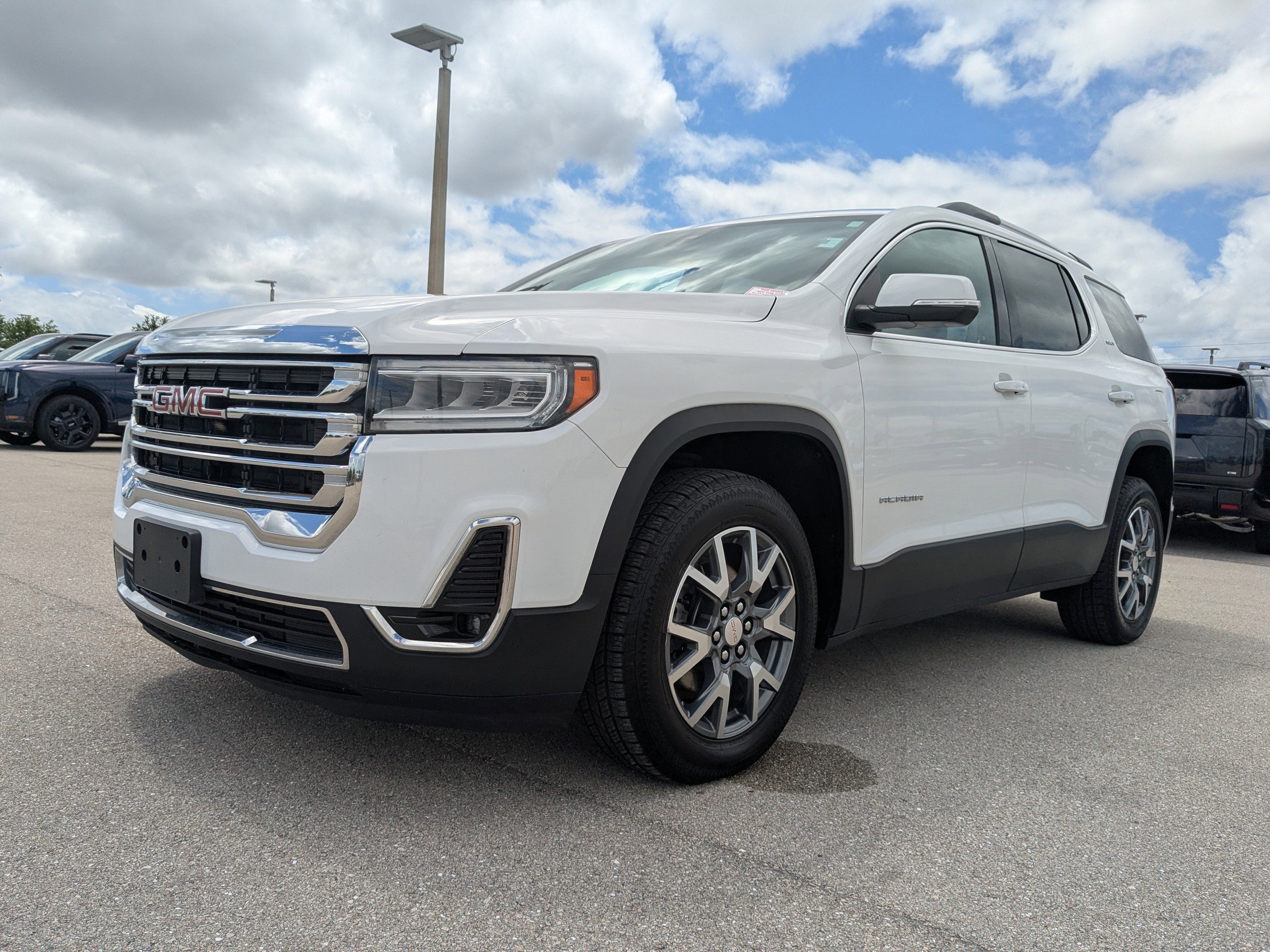 Used 2023 GMC Acadia SLT AWD/4WD image 8