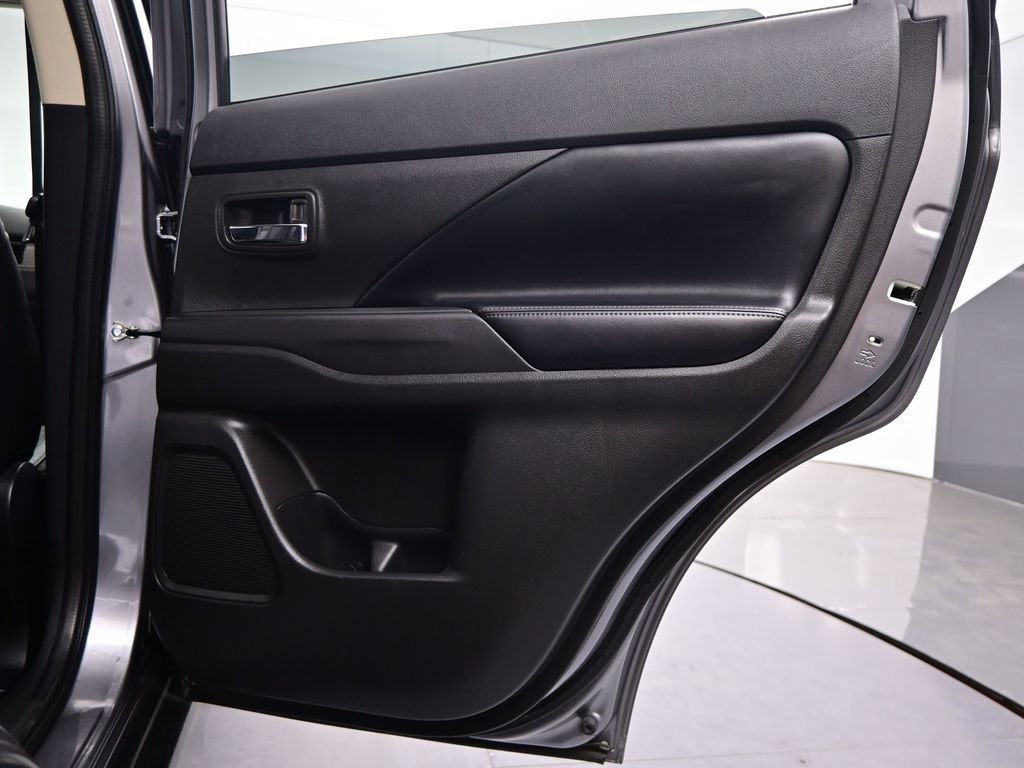 Used 2019 Mitsubishi Outlander SEL image 33