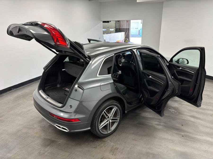 Used 2018 Audi SQ5 Premium Plus w/ Navigation Package image 24