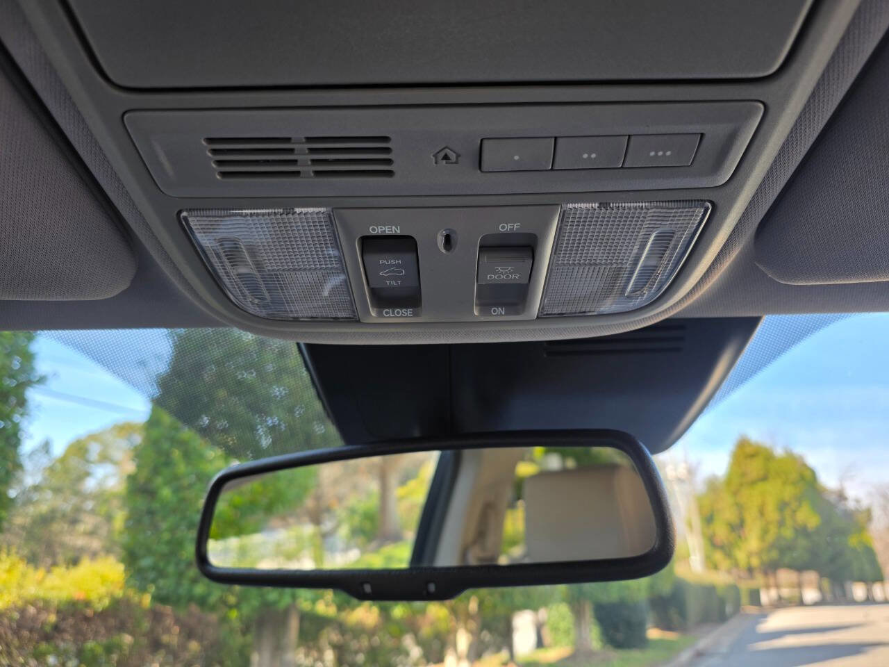 Used 2017 Honda CR-V Touring image 29