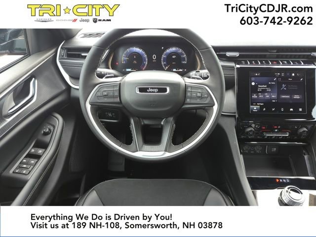 New 2025 Jeep Grand Cherokee Altitude image 13