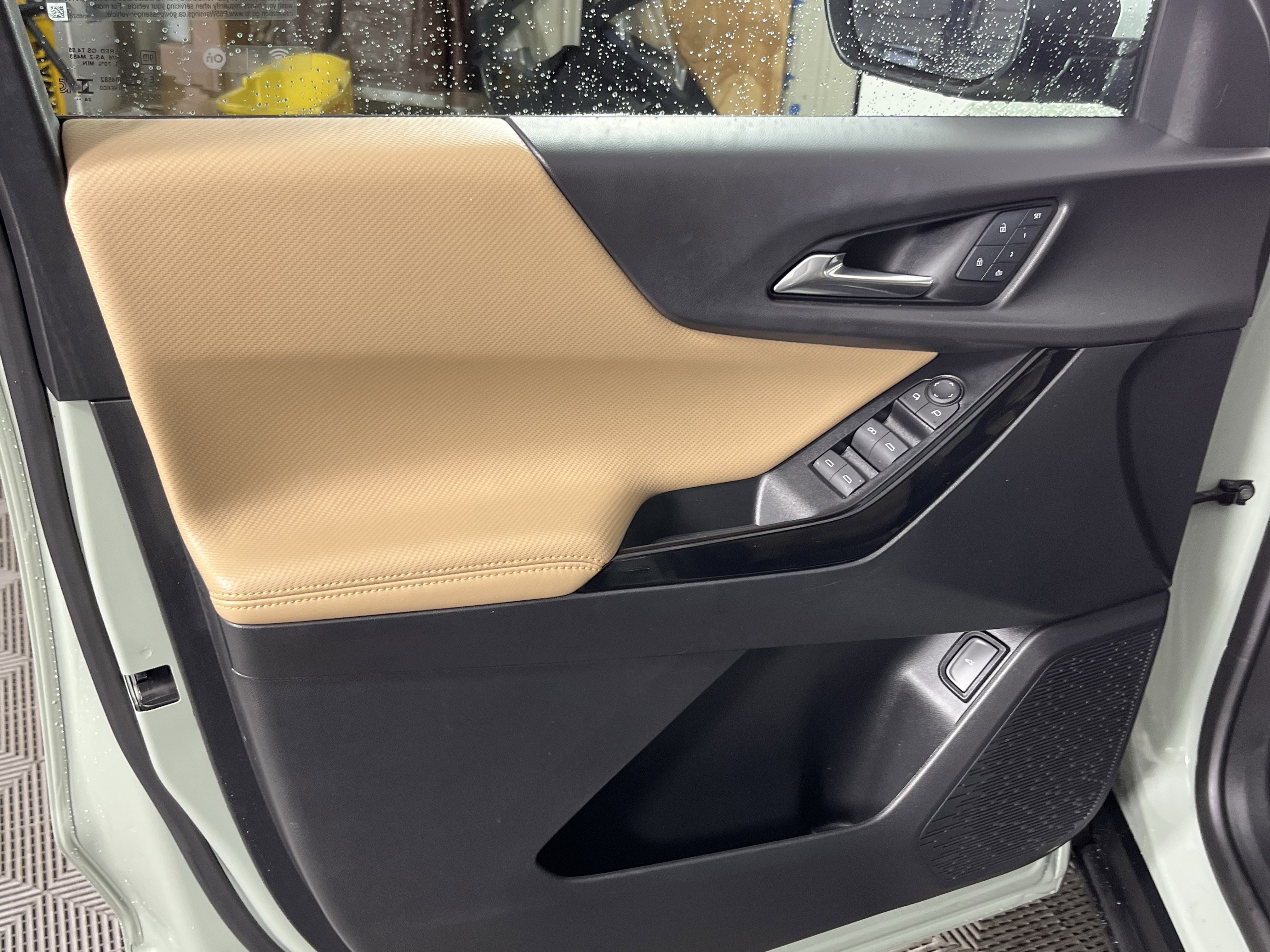 Used 2025 Chevrolet Equinox ACTIV w/ Convenience Package III image 16