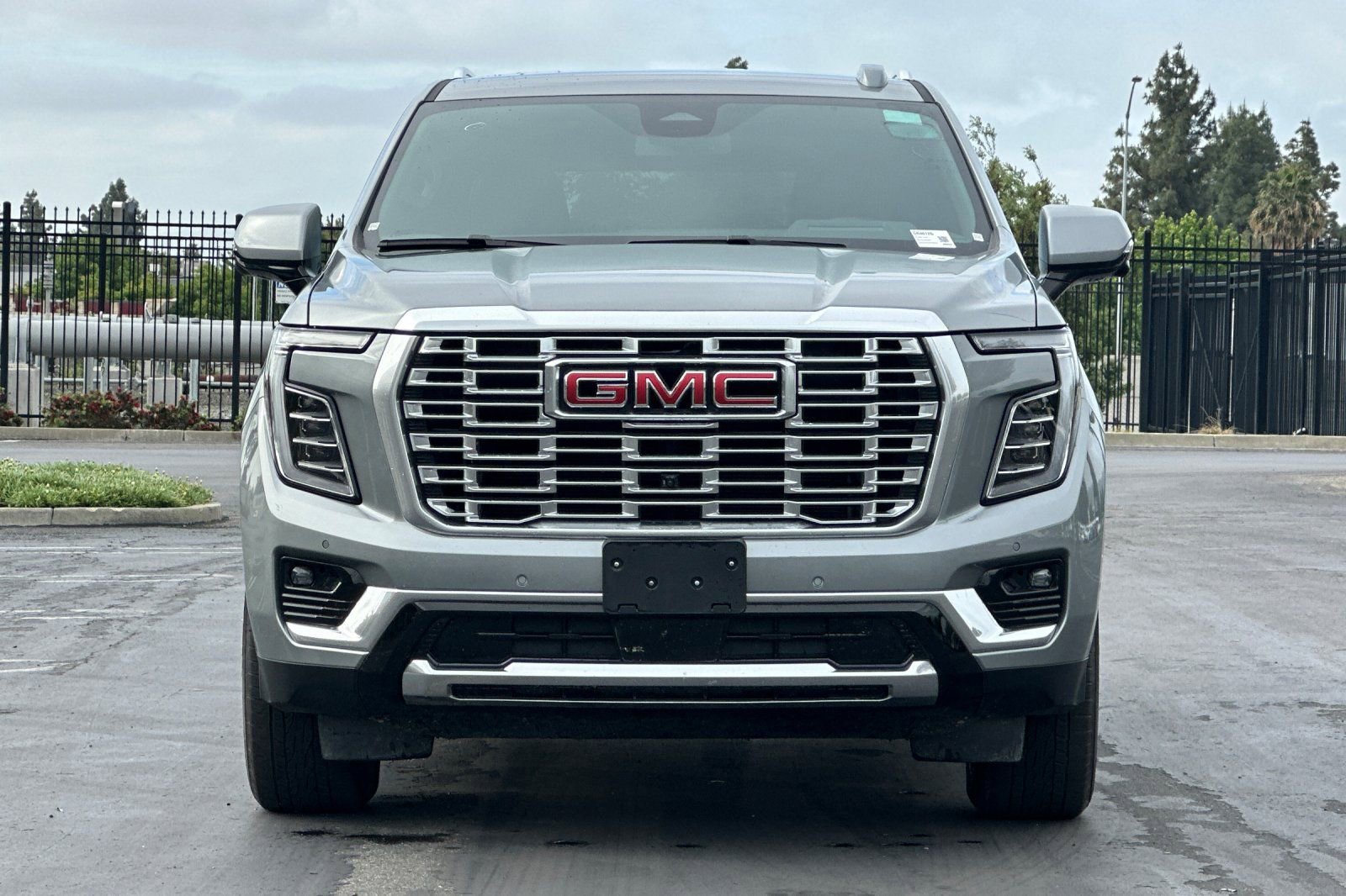Used 2025 GMC Yukon Denali AWD/4WD image 9