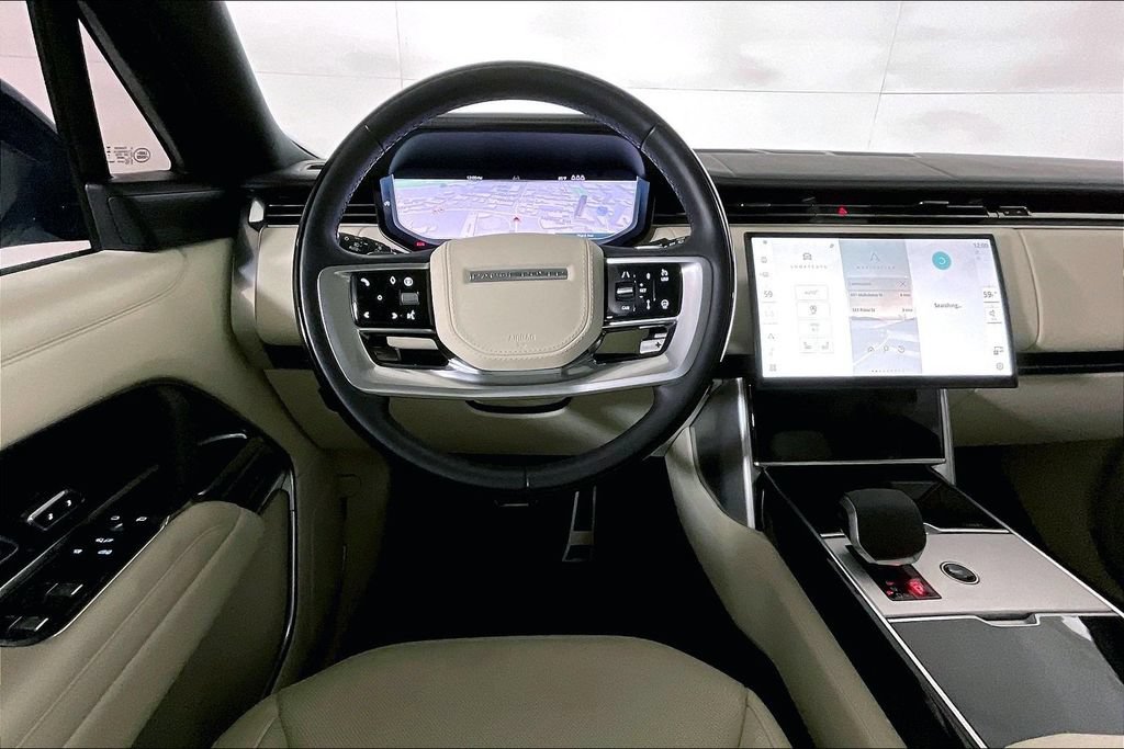 Used 2025 Land Rover Range Rover SE AWD/4WD image 4