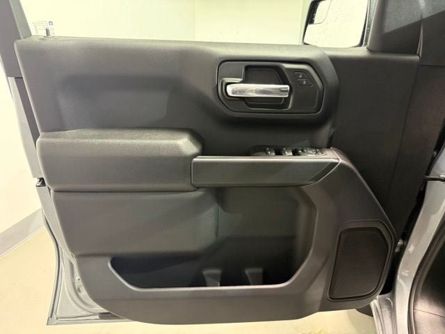 New 2026 Chevrolet Silverado 1500 Custom w/ Turbomax Blackout Package AWD/4WD image 9
