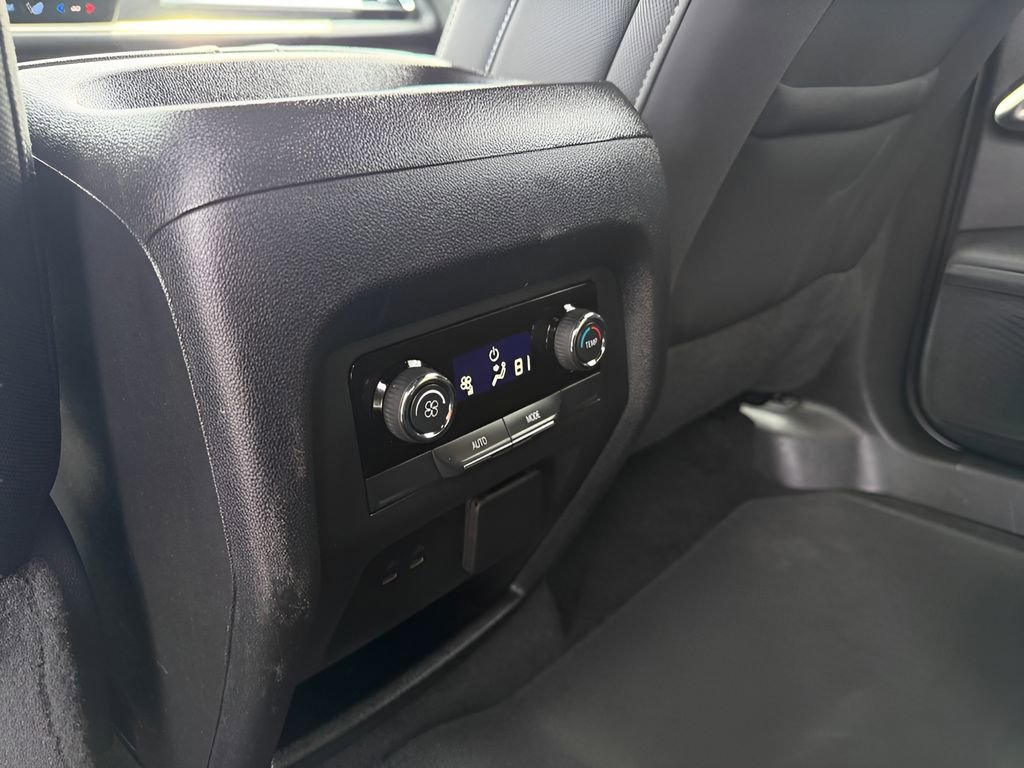 Used 2024 Chevrolet Traverse LT AWD/4WD image 35