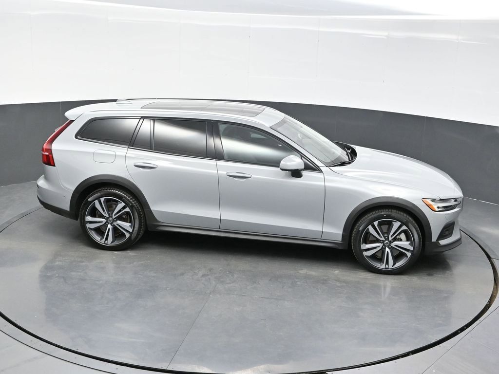 Used 2025 Volvo V60 B5 Cross Country Plus AWD/4WD image 37
