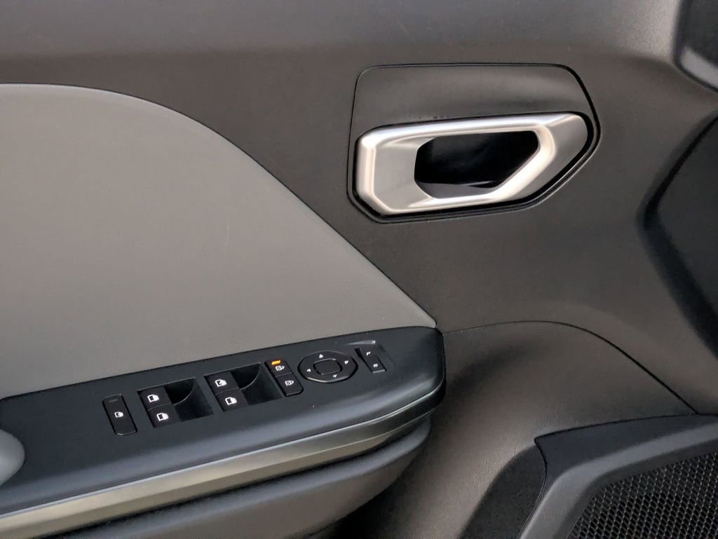 Used 2025 Kia K4 LXS image 13