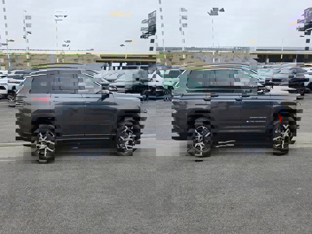 New 2025 Jeep Grand Cherokee L Limited w/ Trailer Tow Package image 10