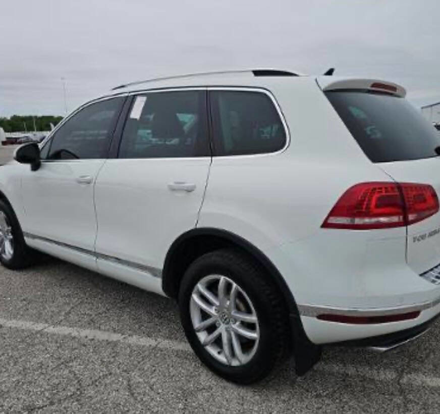 Used 2016 Volkswagen Touareg Sport AWD/4WD image 6