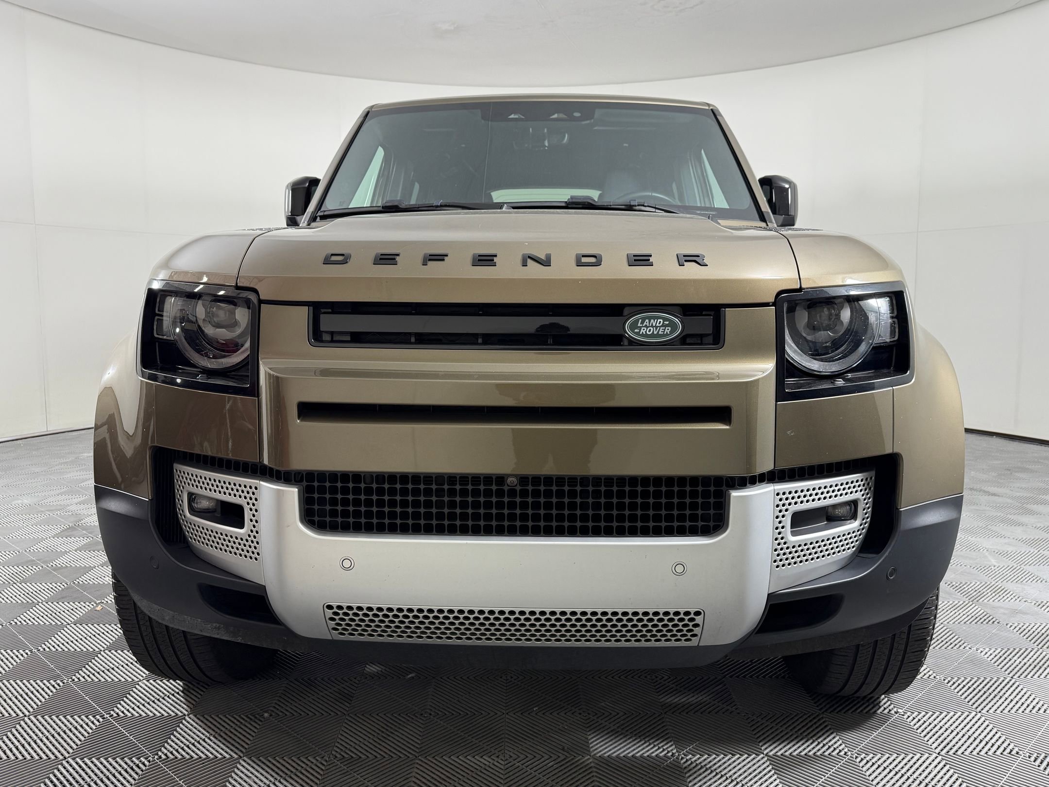 Used 2025 Land Rover Defender 110 S image 5