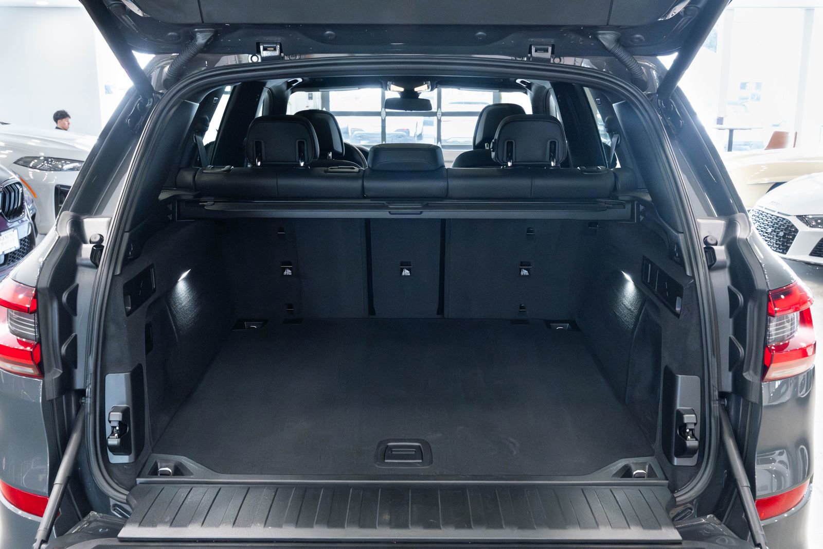 Used 2023 BMW X5 M50i w/ Executive Package image 9