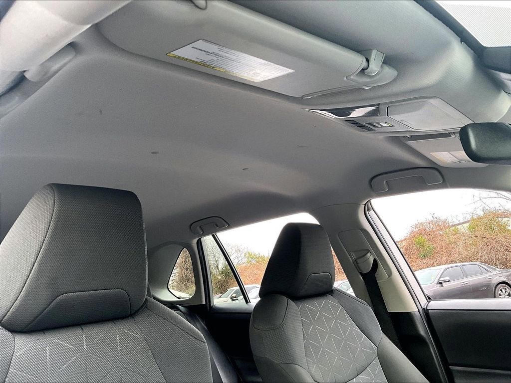 Used 2022 Toyota RAV4 XLE image 12
