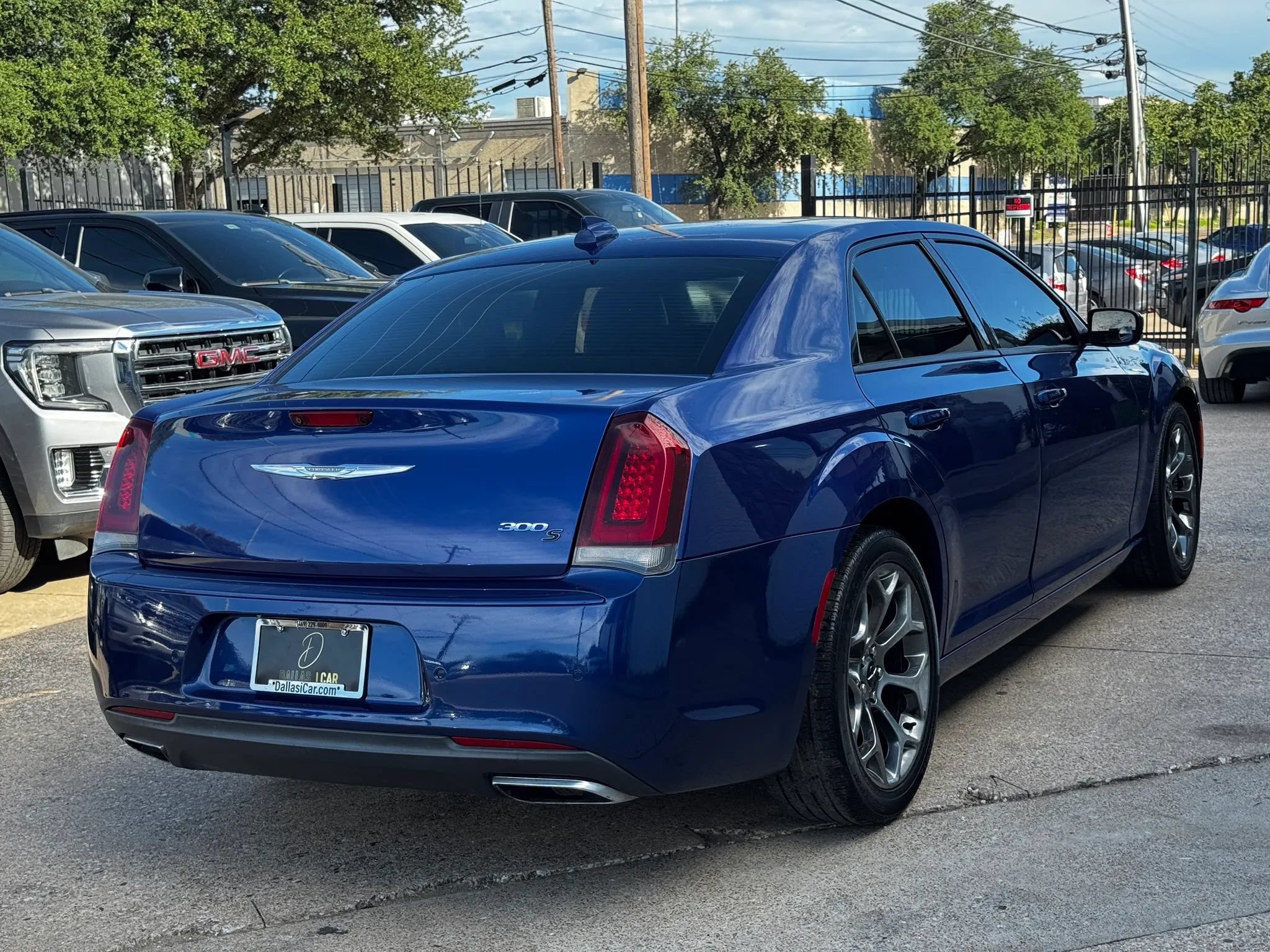 Used 2018 Chrysler 300 S w/ 300S Premium Group RWD image 5