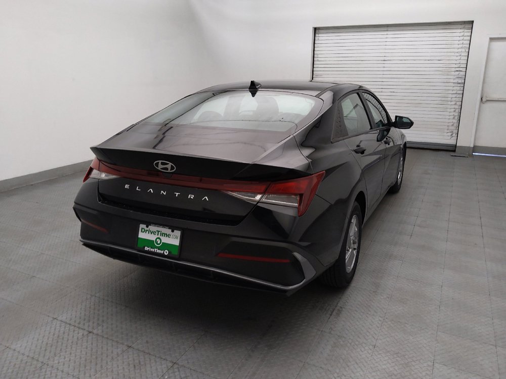 Used 2025 Hyundai Elantra SE FWD image 7