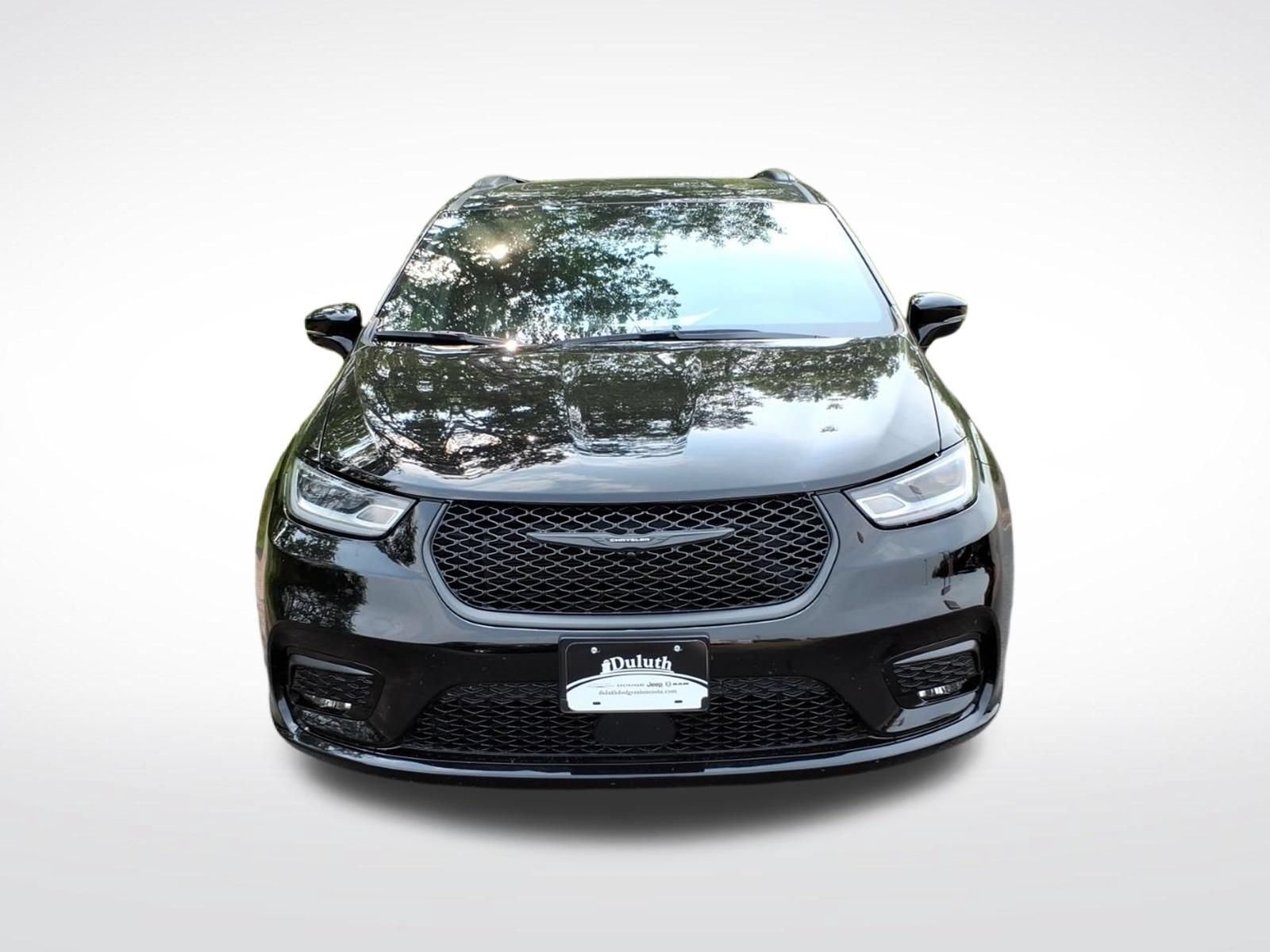 Used 2026 Chrysler Pacifica Limited w/ S Appearance Package FWD image 9