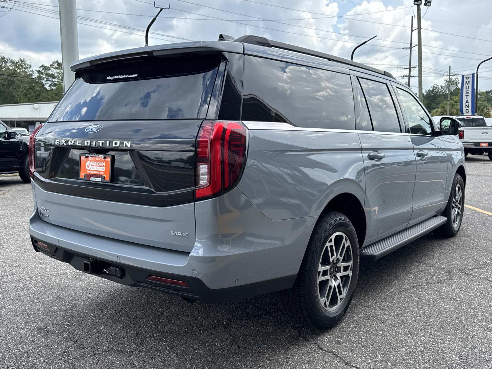 New 2025 Ford Expedition Max Active image 4