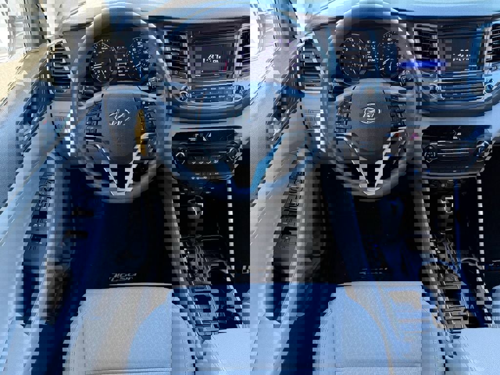 Used 2018 Hyundai Tucson SE image 16