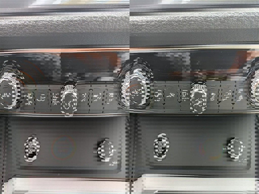 New 2025 Audi Q3 2.0T Premium image 26